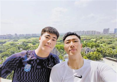 好奇心很重的美女